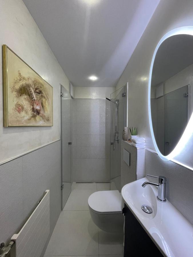 Airport Rooms Waldblick ケルン エクステリア 写真