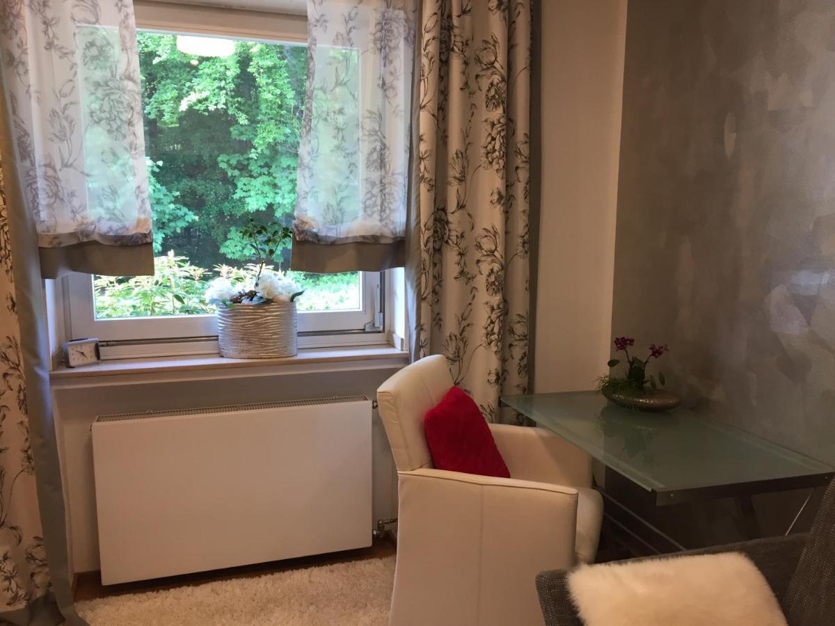 Airport Rooms Waldblick ケルン エクステリア 写真